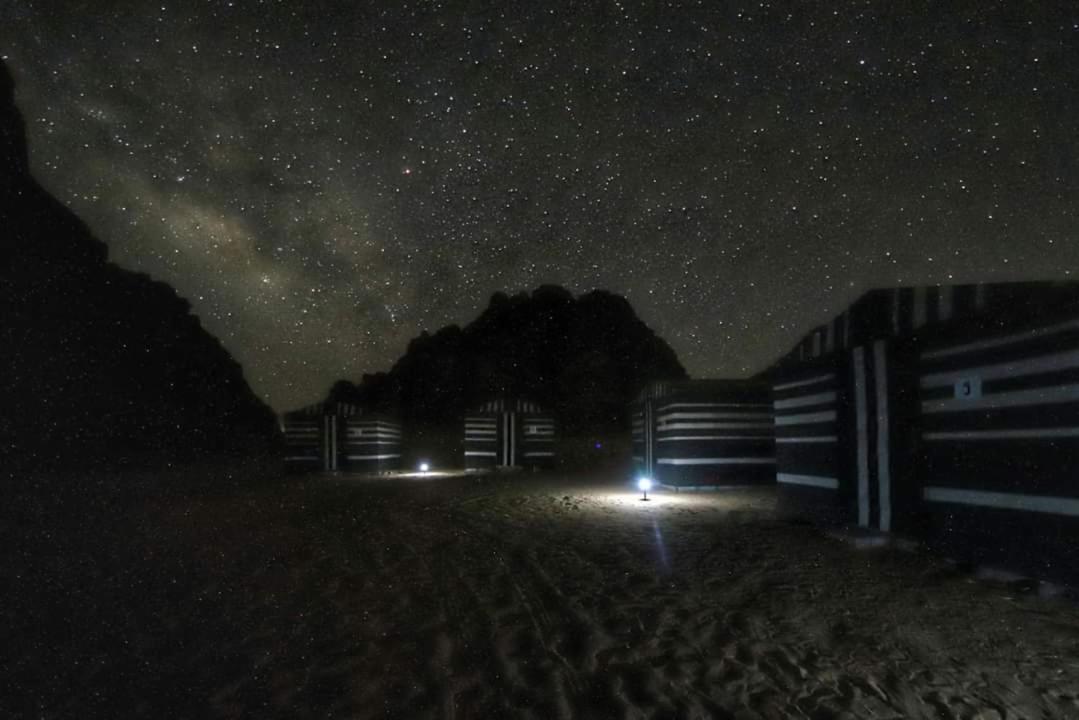 Bedouin Memories Camp Hotel วาดิรัม ภายนอก รูปภาพ